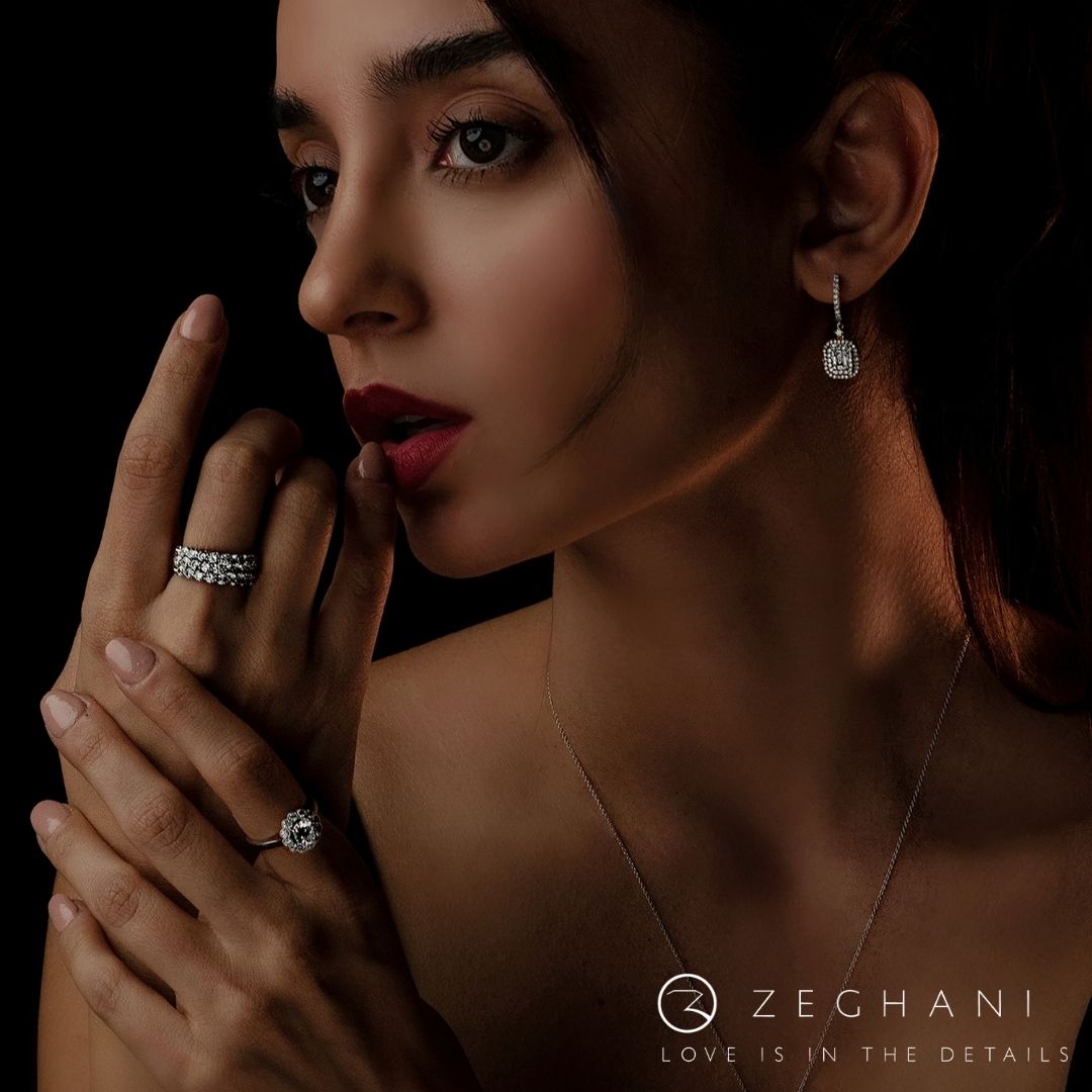 Women Wear Gold Jewelry