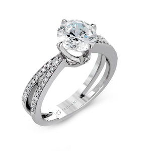 Round Engagement Ring in 14k Gold with Diamonds