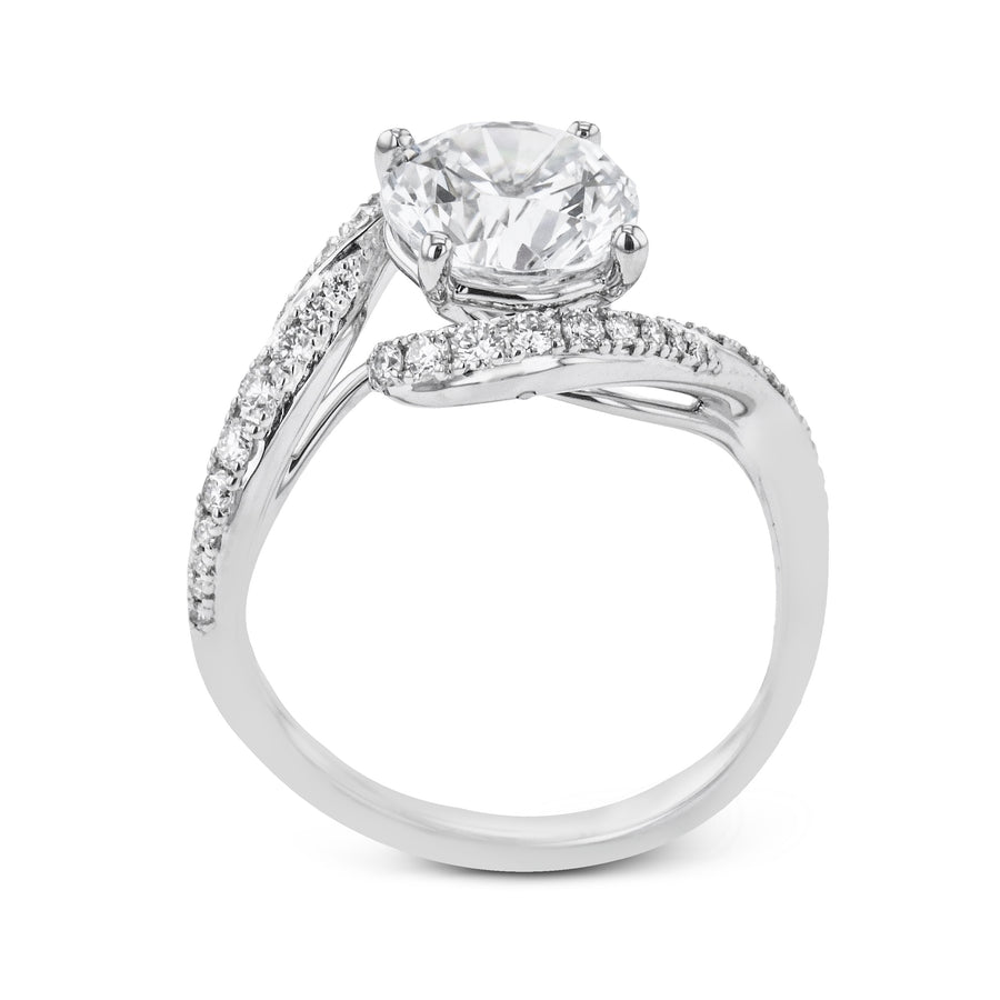 Round Engagement Ring in 14k Gold with Diamonds