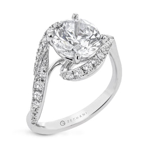 Round Engagement Ring in 14k Gold with Diamonds
